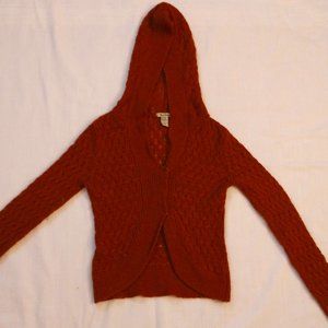 Red/burgundy knitted cardigan with hood